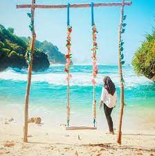 Ada yang single dan juga untuk couple. 10 Pantai Cantik Di Indonesia Yang Punya Spot Ayunan Instagramable