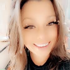 Nina Hosea's Instagram, Twitter & Facebook