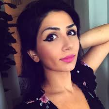 Molly Robles (@mollyrobles)