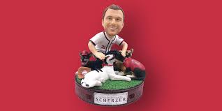 Ahoy bobblehead and snow globe fans: Bobblehead Rmnb