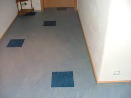 Laminat gilt zwar allgemein als sehr pflegeleichter bodenbelag, trotzdem gibt es ein paar wichtige grundregeln, die beim laminat putzen unbedingt beachtet werden sollten. Das Laminat