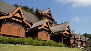 Replika istana ini dibina semula berdasarkan catatan. Muzium Istana Melaka 2 Klezcar Malaysia Car Rental Service