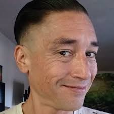 Jeremy L Marquez (@icallyouclose)