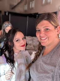 Photographer shoots new album cover for Emi Sunshine