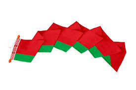 Aan de linkerkant (de hijszijde) is een verticale banen met een ontwerp bestaande uit wit met rode tekeningetjes. Wit Russische Vlag Bestel Uw Wit Russische Vlag Bij Mastenenvlaggen Nl