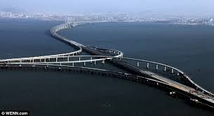 Resultado de imagem para a maior ponte do mundo sobre o mar