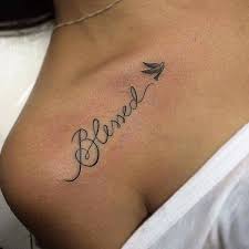 Pin Von Linda Simma Auf Tattoo Tatowierungen Schlusselbein Tattoo Tattoos Mit Namen