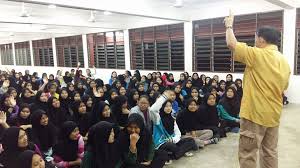 Objektif aliran ini adalah untuk membantu melahirkan separa profesional (juruteknik/pembantu teknik) dalam bidang kejuruteraan dan bukan kejuruteraan. Perjumpaan Encik Isa Bin Kolej Vokasional Lahad Datu Facebook