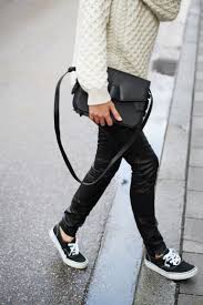 Black And White Fashion Style Source Lacooletchic Www Fashionfortheforecast Com Style Inspiration Whattowear London Weather Forecast Fashionforecast Fashion Style My Style
