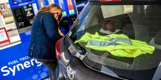 Charline et izia première leçon du blocage dans le rappel. Gilets Jaunes Et Blocage Des Routes D Ou Vient La Fronde Contre Les Prix Des Carburants