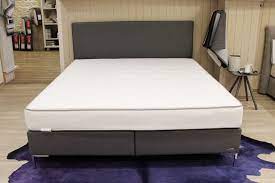 Die schramm polsterbetten gibt es in den linien origins, purebeds und grand cru, die jeweils in modulare konzepte unterteilt sind, um für jeden menschen und seine schlafbedürfnisse ein perfekt abgestimmtes bett zu bieten. Angebote Betten Kramer