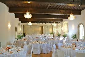 Durch das direkt benachbarte standesamt in der kurfürstlichen burg, haben sie die gelegenheit, sich nur wenige meter von der burg crass trauen zu lassen. Schwarz Hirsch Hochzeit Burg Perchtoldsdorf