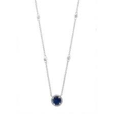 Eleganz einer Halskette mit blauem Saphir