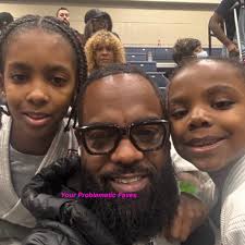 Kelli dog is ugly!!!