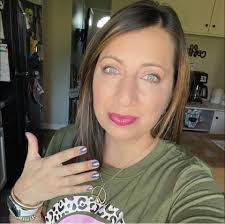 Grace Manis's Instagram, Twitter & Facebook