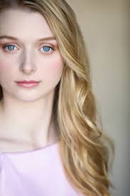 Caroline Mckenzie's Instagram, Twitter & Facebook