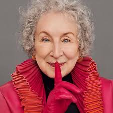 📍A 40 años del lanzamiento de su novela “El cuento de la criada” y ad  portas de sus memorias: La vida y obra de una de las maestras de la ficción  especulativa,