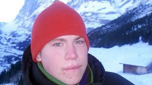 Rescuers 'hoping for miracle' in search for Derbyshire climber