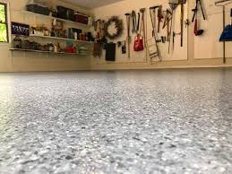 Ein garagenbodencoating in einer autowerkstatt anbringen beginnt bei der wahl eines passenden bodenbeschichtungsproduktes. Garagenboden Beschichten Und Versiegeln Mit Hochwertigem Epoxidharz