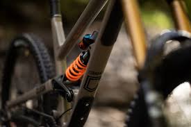 99 spokes analyzes the build material and quality level of the frame, fork, wheelset. 2021 Commencal Clash Same Look But All New Sporty Angles
