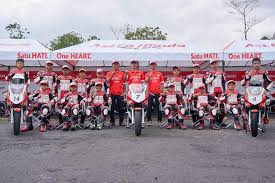 Latihan soal yang anda kerjakan apabila memasukan email maka otomatis akan terkirim soal yang anda kerjakan ke email. Honda Community Astra Honda Racing Team Tetap Jaga Kondisi Para Pebalap