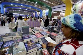 Mulheres pretas e pardas da classe C formam o maior grupo consumidor de livros do Brasil, mostra pesquisa