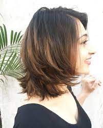 Feather cuts also go very well on the colored hairs and you can also play with the color on any feather cut hairstyle to give yourself a different and gorgeous look. Short Hair Round Face Step Cutting Short Hair Round Face Feather Cut Novocom Top