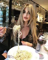 Als presentator is gaby blaaser onder meer bekend van dance code. Gaby Blaaser Bekend Van Onder Andere Gtst Krijgt Het Flink Te Verduren Een Paar Dagen Geleden Plaatste De Actrice Een Foto Van Zichze Hair Hair Color Beauty