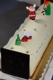 Recette De La Buche De Noel A La Vanille Et Au Caramel Au Beurre Sale Buche De Noel Vanille Buche De Noel Vanille Caramel Buche De Noel