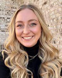 Hello! My Name is Sylvia Bonniwell! I am thrilled to introduce my new  private voice studio! Though this project is new, it's not my first rodeo  with teaching music. This will be