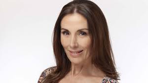 Viviana saccone (51) estuvo este domingo en la mesa de mirtha legrand (92) y sorprendió a la famosa conductora con una historia acerca de su vida privada y la de su familia en jeppener, el pueblo. Quien Es La Artista Bahiense Que Se Presentara Junto A Viviana Saccone