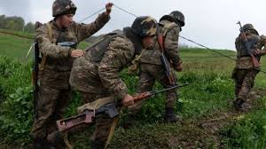 Die man darf davon ausgehen, dass aserbaidschan von der türkei unterstützt wird, armenien von. Der Westen Schaut Weg Der Osten Wartet Der Krieg Zwischen Armenien Und Aserbaidschan Ist In Vollem Gange Perspektive