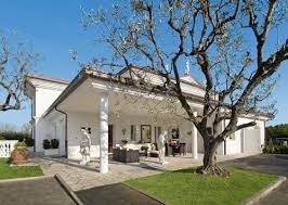 Hier treffen sich etro, dorothée schumacher, valentino und dsquared2 und bieten das beste ihrer kollektionen, auch im sale. Villa Claudia Resort Tavullia Pesaro E Urbino Buchen Sie Jetzt