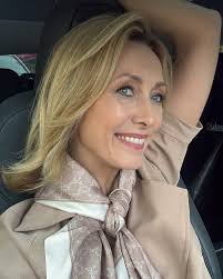 Specjalnie wykorzystałam telewizyjny make-up, żeby zrobić sobie zdjęcie do  paszportu. W końcu na wiele lat i przy miłych okazjach patrzymy na swój  wizerunek! No to mam zdjęcie (slide 2).. Jakie ma znaczenie