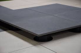 Terrassenplatten Feinsteinzeug 2cm Auf Stelzlager Verlegt Terrassenplatten Fliesenrabatte