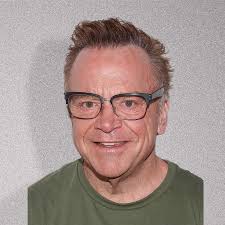 Filmes e séries com Tom Arnold
