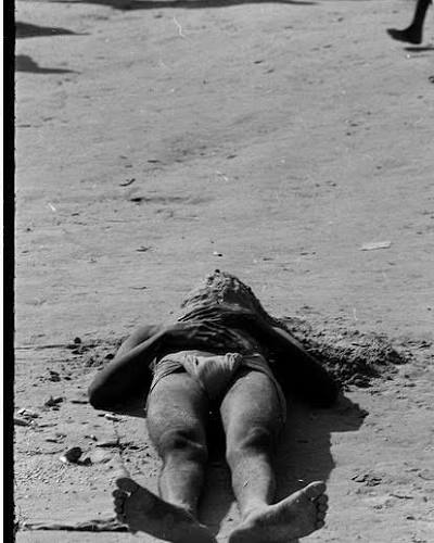 These photos from the 1954 Kumbh Mela in Allahabad (now Prayagraj) tell a story of faith, tradition, and a changing India. Over 10 million people gathered at the Triveni Sangam—the sacred meeting