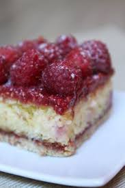 Voici Une Delicieuse Tarte Aux Framboises Sable Breton Moelleux Coco Confit De Framboise Croustillant Chocolat Patisserie Tarte Framboise Recette Dessert