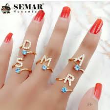 Beberapa koleksi perhiasan emas yang dijual oleh toko semar adalah cincin, gelang, anting, kalung, liontin, bross, hingga gelang cincin. Cincin Emas Semar Nusantara Shopee Indonesia