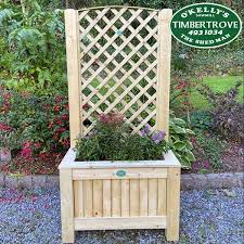 The combination of the large parklette with 2 small parklettes makes this ideal for displaying a wide range of decorative plants, herbs and flowers. Diamond Trellis Planter