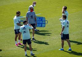 Beide spelers zitten inmiddels in isolatie, maar mogen desondanks blijven zweden en spanje zitten op het ek in groep e. Corona Onrust Heeft Spanje In Zijn Greep Luis Enrique Stelt Schaduwselectie Samen Euro 2020 Ad Nl