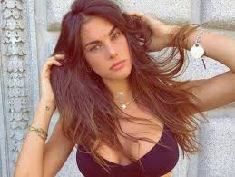 Valentino rossi diventerà papà per la prima volta. Valentino Rossi In Pole Anche In Amore La Modella Francesca Sofia Novello Nuova Fidanzata Giornale Di Sicilia