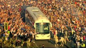 Real madrid official website with news, photos, videos and sale of tickets for the next matches. Incredible Scenes Outside Santiago Bernabeu As Real Madrid Fans Welcome Team Bus Pre Atletico Youtube