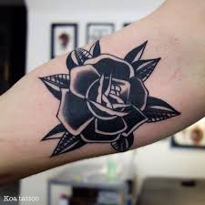 Resultado De Imagen De Traditional Black Flower Tattoo Black Flowers Tattoo Tattoos Black Rose Tattoos
