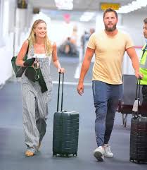 On december 19th, she married tom ackerley. Margot Robbie With Her Husband Tom Ackerley Touch Down In New York City 14 Gotceleb