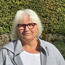 Hi everyone I have posted this before but getting desperate Looking for  somewhere for my 82 year mum to rent Please if anyone knows of some thing  let me know