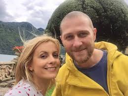 Prezentatoarea tv are o fetiță minunată pe nume ana georgia, pe. Cat De Bogat Este SoÅ£ul Simonei Gherghe SÄƒndulescu A Dat Lovitura Wowbiz