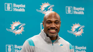 Dolphins introduce Anthony Weaver as defensive coordinator | Miami Herald