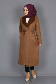 Eymina Tesettur Suet Kap Modelleri Moda Tesettur Giyim Moda Stilleri Moda Giyim
