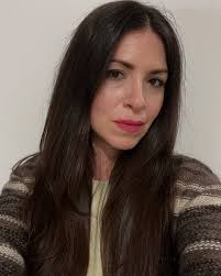 This season, I straightened my hair for the first time in years! It's funny  how things change. As a teenager, I hated my natural hair. I straightened  it so often that I